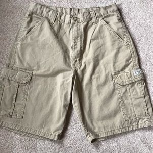 Men’s Wrangler khaki shorts
